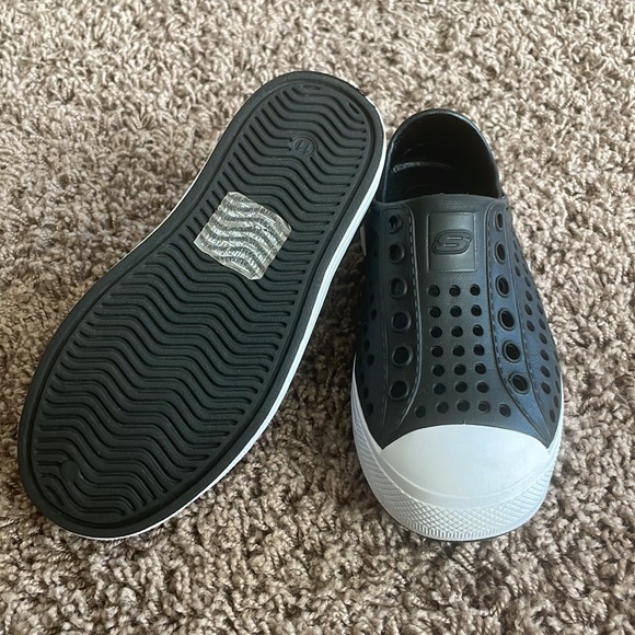 Sketchers waterproof slip on Size 11 - Picture 3 of 4